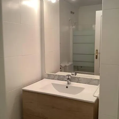 Apto Con Piscina. No Uses Coche Vacaciones. Appartement *