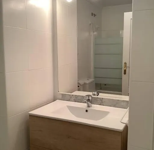 Apto Con Piscina. No Uses Coche Vacaciones. Apartamento *